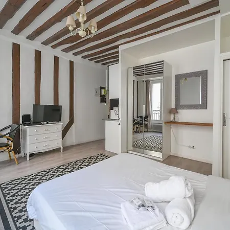 Clery 32 Appartement *